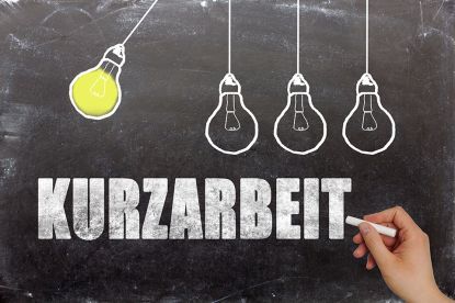 Foto: Tafel mit Aufschrift Kurzarbeit